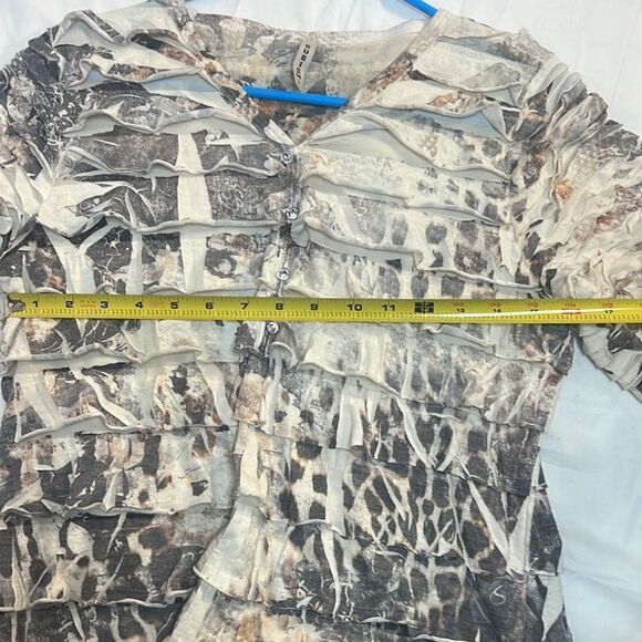 Cubism women’s large ruffled shirt with diamond button quarter length - Picture 5 of 6